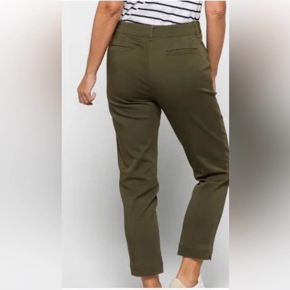 NWT Violets & Roses Mid Rise Straight Leg Chino pant in Olive Grove